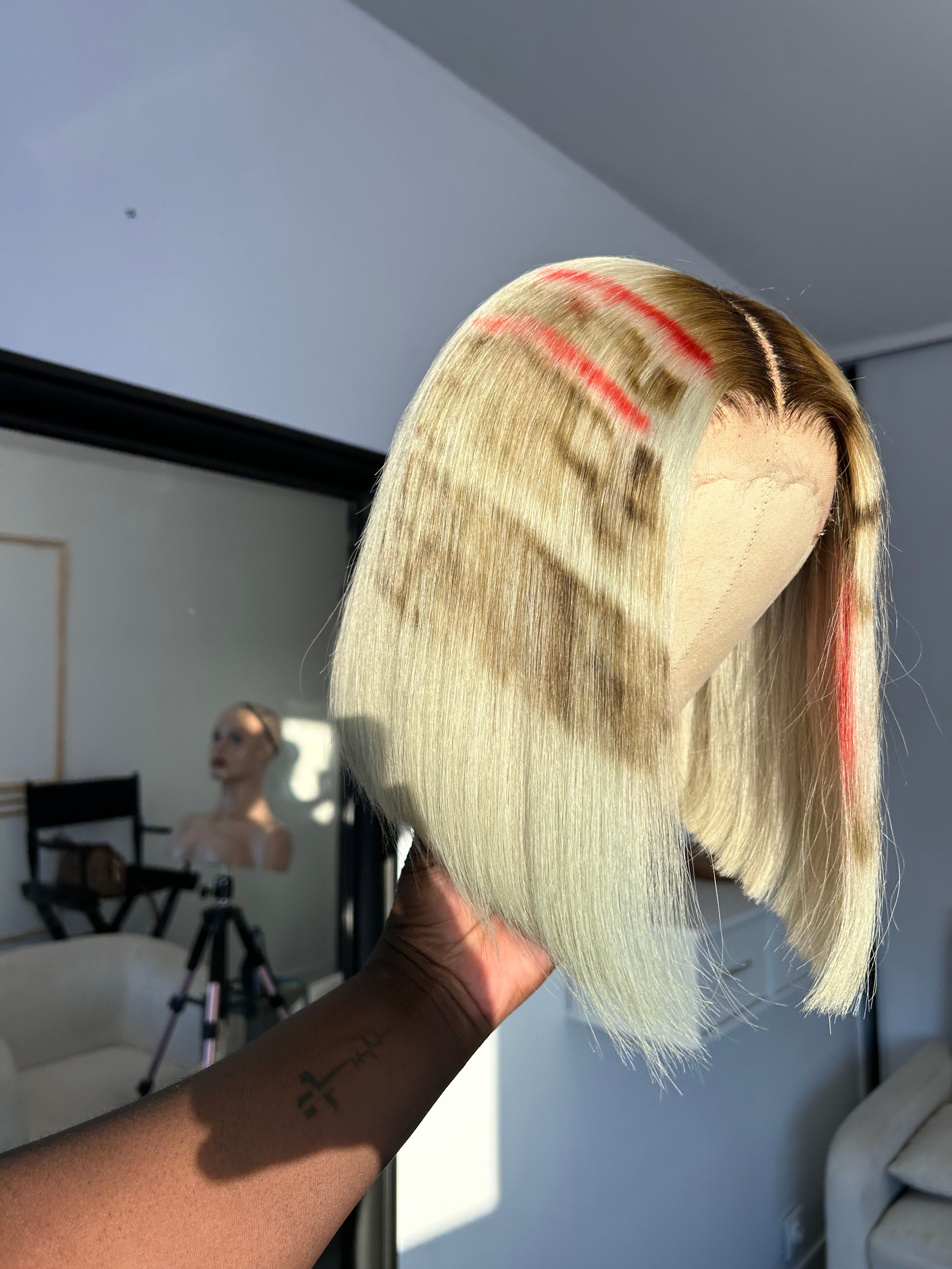 Bob Personnalisé Lace HD 13x4 - Blond Platine avec Mèches Colorées