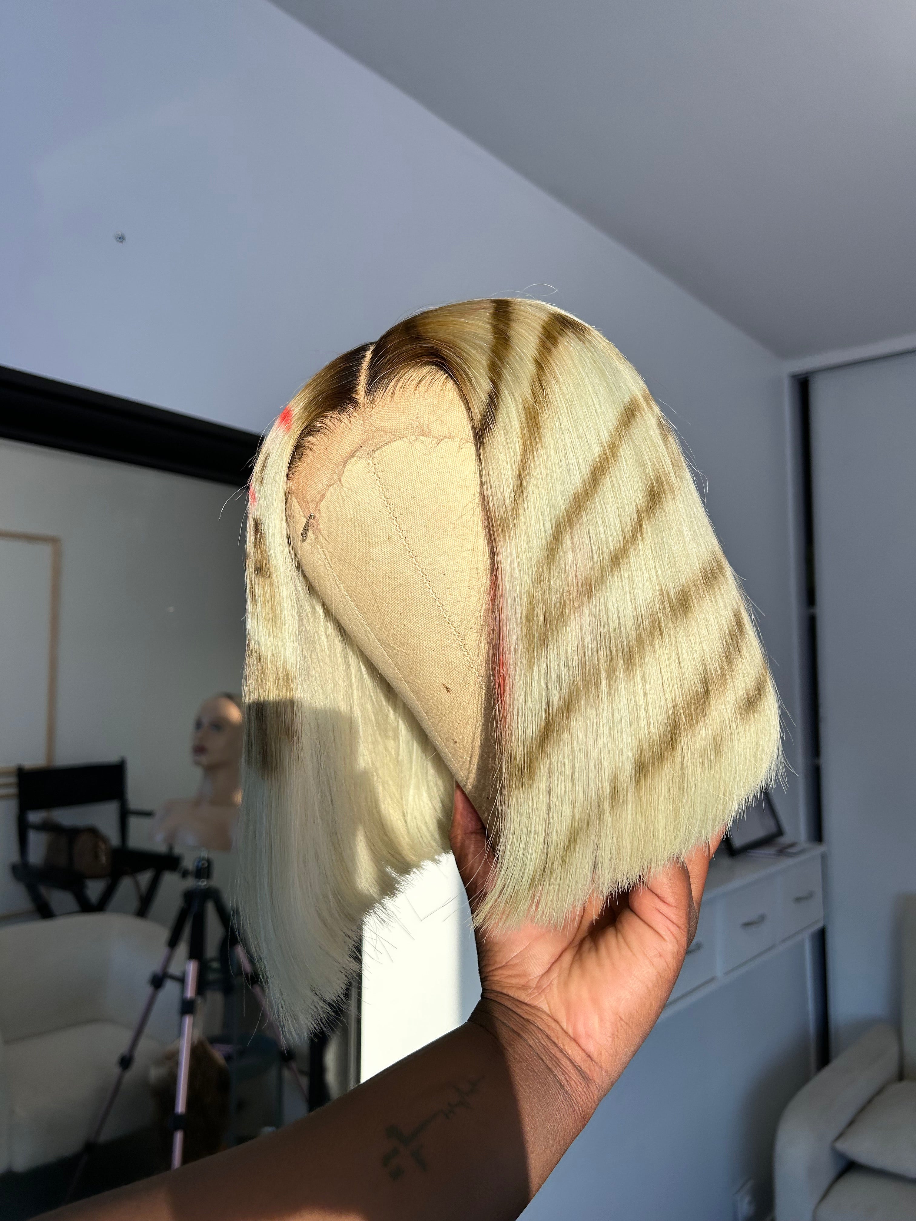 Bob Personnalisé Lace HD 13x4 - Blond Platine avec Mèches Colorées